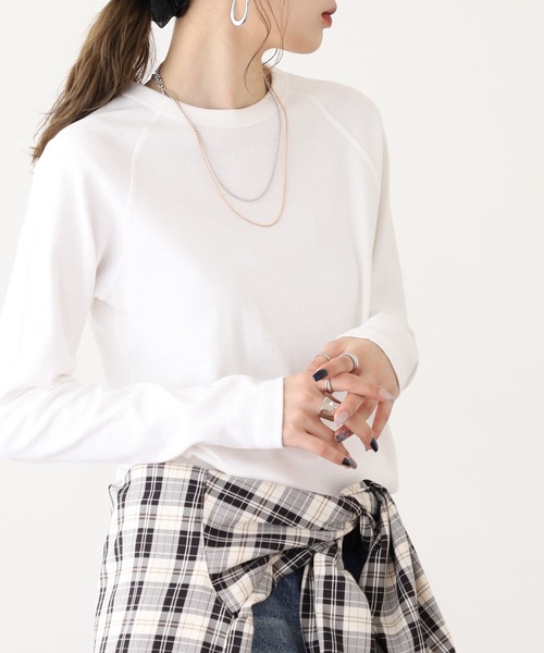 OMNES（オムネス）の「ストレッチジャガード　クルーネック長袖Tシャツ（Tシャツ/カットソー・レディース・ブルー/ブルーグレー/ベージュ/スモークグレー/アイボリー系2/ベージュ系その他/ブラック×ベージュ/ホワイト/アイボリー系/ブラウン/ブラック/チャコール・WOMENS M/WOMENS L）」の17枚目の写真