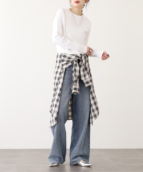 OMNES（オムネス）の「ストレッチジャガード　クルーネック長袖Tシャツ（Tシャツ/カットソー・レディース・ブルー/ブルーグレー/ベージュ/スモークグレー/アイボリー系2/ベージュ系その他/ブラック×ベージュ/ホワイト/アイボリー系/ブラウン/ブラック/チャコール・WOMENS M/WOMENS L）」の20枚目の写真