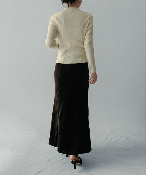 on:nue（オンニュ）の「【on:nue】[サイズ展開あり] 切り替えベロアマーメイドロングスカート（スカート・レディース・ブラック/ブラウン・MEDIUM/LARGE）」の13枚目の写真