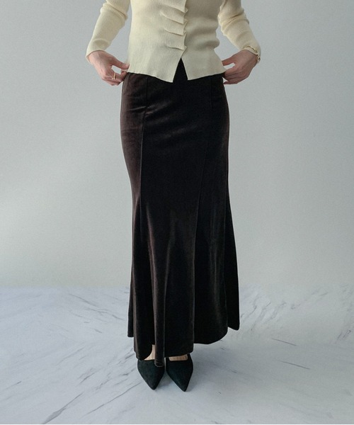 on:nue（オンニュ）の「【on:nue】[サイズ展開あり] 切り替えベロアマーメイドロングスカート（スカート・レディース・ブラック/ブラウン・MEDIUM/LARGE）」の4枚目の写真