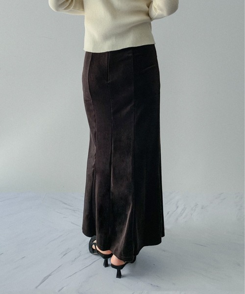 on:nue（オンニュ）の「【on:nue】[サイズ展開あり] 切り替えベロアマーメイドロングスカート（スカート・レディース・ブラック/ブラウン・MEDIUM/LARGE）」の7枚目の写真