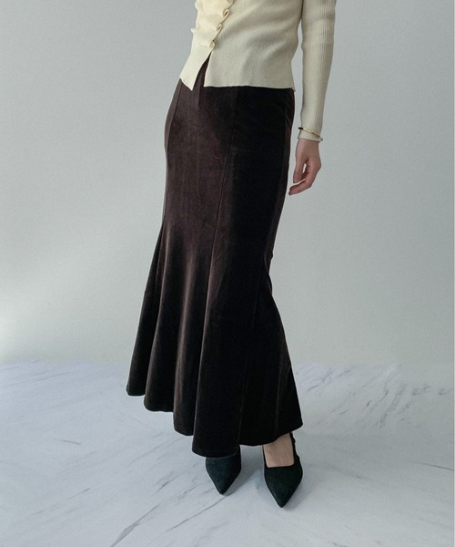 on:nue（オンニュ）の「【on:nue】[サイズ展開あり] 切り替えベロアマーメイドロングスカート（スカート・レディース・ブラック/ブラウン・MEDIUM/LARGE）」の5枚目の写真