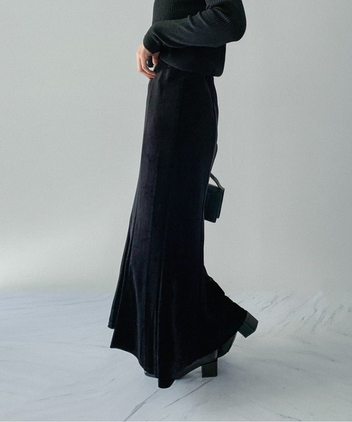 on:nue（オンニュ）の「【on:nue】[サイズ展開あり] 切り替えベロアマーメイドロングスカート（スカート・レディース・ブラック/ブラウン・MEDIUM/LARGE）」の16枚目の写真