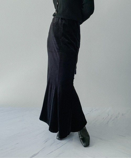 on:nue（オンニュ）の「【on:nue】[サイズ展開あり] 切り替えベロアマーメイドロングスカート（スカート・レディース・ブラック/ブラウン・MEDIUM/LARGE）」の17枚目の写真