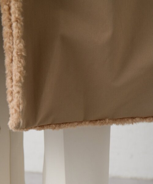 Whim Gazette(ウィムガゼット)の「リバーシブルボアコート(その他アウター・レディース・キャメル/ベージュ・FREE)」の4枚目の写真