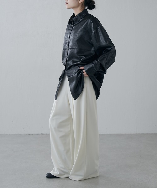Lui's(ルイス)の「サテンレザーライクシャツ(シャツ/ブラウス・レディース・ライトグレー/ブラック・FREE)」の19枚目の写真