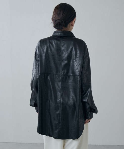 Lui's(ルイス)の「サテンレザーライクシャツ(シャツ/ブラウス・レディース・ライトグレー/ブラック・FREE)」の14枚目の写真