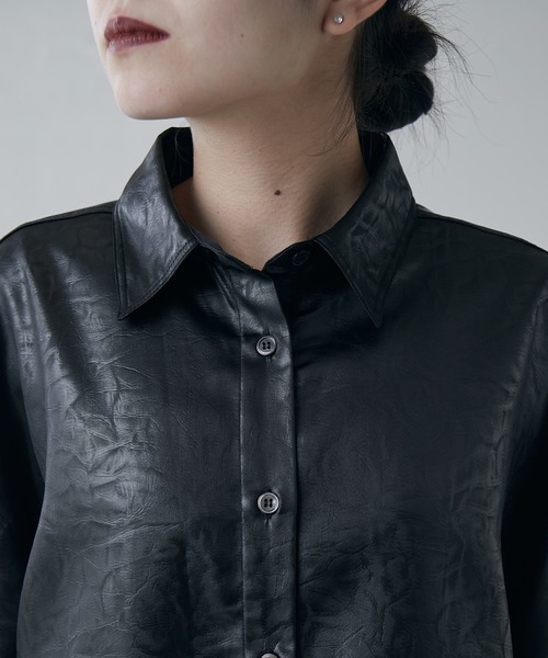 Lui's(ルイス)の「サテンレザーライクシャツ(シャツ/ブラウス・レディース・ライトグレー/ブラック・FREE)」の15枚目の写真