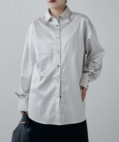 Lui's(ルイス)の「サテンレザーライクシャツ(シャツ/ブラウス・レディース・ライトグレー/ブラック・FREE)」の4枚目の写真