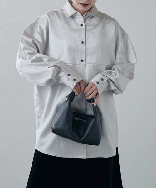 Lui's(ルイス)の「サテンレザーライクシャツ(シャツ/ブラウス・レディース・ライトグレー/ブラック・FREE)」の6枚目の写真