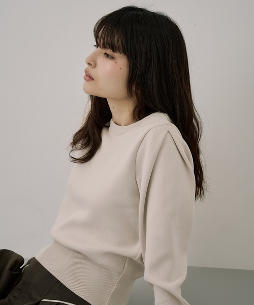 UNITED TOKYO(ユナイテッドトウキョウ)の「【残りわずか!】ショルダータックニットトップス|ウォッシャブル/オフィスカジュアル/ニット/春服(ニット/セーター・レディース・ブラウン/アイボリー/ブラック・FREE)」の3枚目の写真