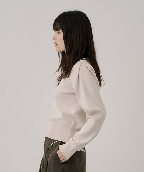 UNITED TOKYO(ユナイテッドトウキョウ)の「【残りわずか!】ショルダータックニットトップス|ウォッシャブル/オフィスカジュアル/ニット/春服(ニット/セーター・レディース・ブラウン/アイボリー/ブラック・FREE)」の8枚目の写真