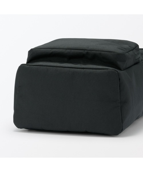 無印良品（ムジルシリョウヒン）の「肩の負担を軽くする　撥水上から開くリュックサック（バックパック/リュック・レディース・ブラック/ダークベージュ・FREE）」の5枚目の写真