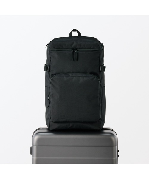 無印良品（ムジルシリョウヒン）の「肩の負担を軽くする　撥水上から開くリュックサック（バックパック/リュック・レディース・ブラック/ダークベージュ・FREE）」の15枚目の写真