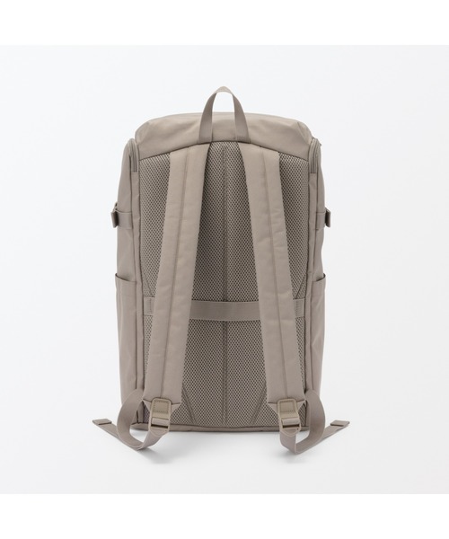 無印良品（ムジルシリョウヒン）の「肩の負担を軽くする　撥水上から開くリュックサック（バックパック/リュック・レディース・ブラック/ダークベージュ・FREE）」の19枚目の写真