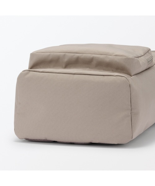 無印良品（ムジルシリョウヒン）の「肩の負担を軽くする　撥水上から開くリュックサック（バックパック/リュック・レディース・ブラック/ダークベージュ・FREE）」の21枚目の写真