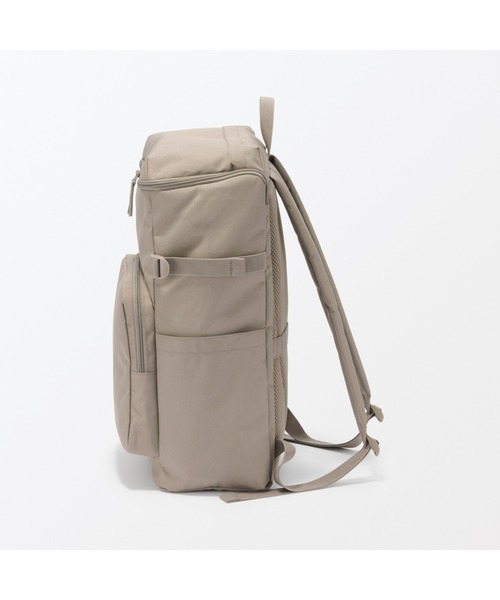 無印良品（ムジルシリョウヒン）の「肩の負担を軽くする　撥水上から開くリュックサック（バックパック/リュック・レディース・ブラック/ダークベージュ・FREE）」の22枚目の写真