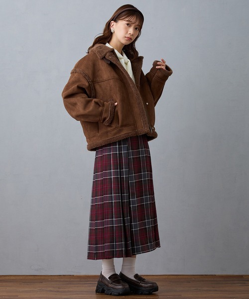 NICOLE CLUB(ニコル クラブ)の「フェイクムートンブルゾン(ブルゾン・レディース・ブラウン/チャコール/ベージュ・MEDIUM)」の7枚目の写真