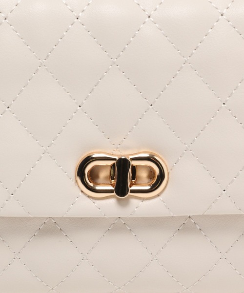 Andemiu（アンデミュウ）の「キルティングショルダー605845（ショルダーバッグ・レディース・ブラック/レッド/アイボリー・FREE）」の17枚目の写真