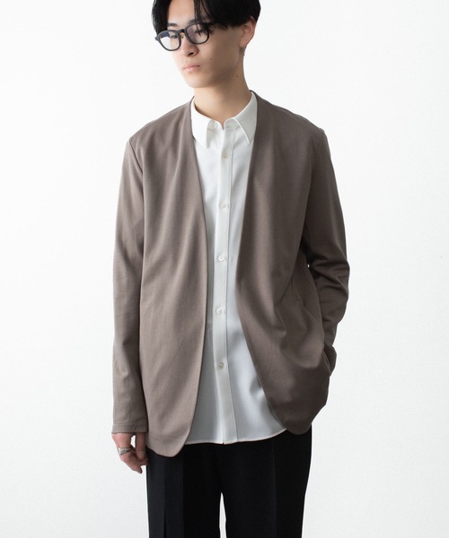 ATTACHMENT（アタッチメント）の「コットン ダブルフェイス カラーレスカーディガン / COTTON DOUBLE FACE COLLARLESS CARDIGAN（カーディガン/ボレロ・メンズ・ブラウン/ダークベージュ/ダークグレー/ブラック・3/2/1）」の4枚目の写真