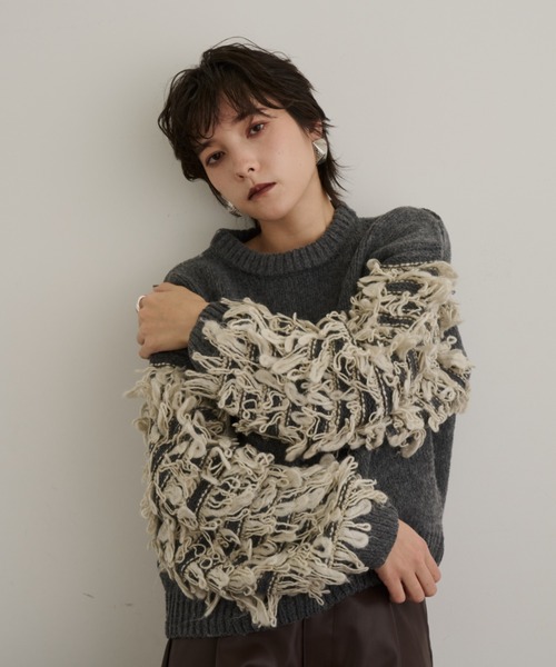 DFFUR.(ディフル)の「ウール混ループスリーブニットトップス(ニット/セーター・レディース・アイボリー/チャコールグレー・FREE)」の10枚目の写真