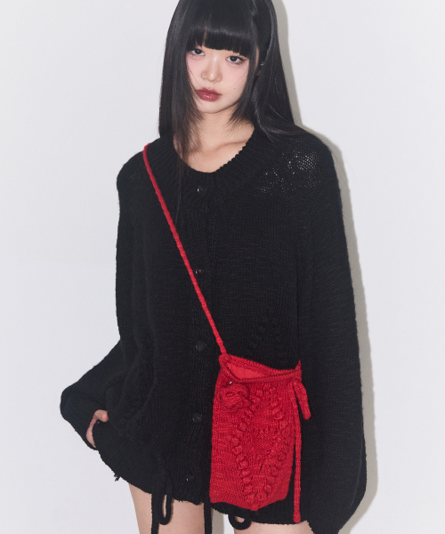 ILLIGO（イリゴ）の「Fleur Diamond Knit Crossbody Bag Red（メッセンジャーバッグ・レディース・その他・OS）」の1枚目の写真