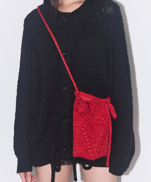 ILLIGO（イリゴ）の「Fleur Diamond Knit Crossbody Bag Red（メッセンジャーバッグ・レディース・その他・OS）」の3枚目の写真