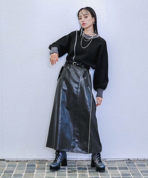 HARE(ハレ)の「フェイクレザーサイドジップナロースカート(HARE)(スカート・レディース・ブラック/ブラウン・FREE)」の4枚目の写真