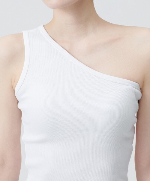 MUSINSA STANDARD WOMAN（ムシンサスタンダードウーマン）の「ウィメンズワンショルダータンクトップ[ホワイト]（Tシャツ/カットソー・レディース・その他・MEDIUM/LARGE/SMALL/X-SMALL）」の3枚目の写真