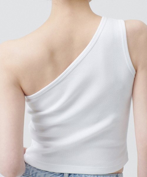 MUSINSA STANDARD WOMAN（ムシンサスタンダードウーマン）の「ウィメンズワンショルダータンクトップ[ホワイト]（Tシャツ/カットソー・レディース・その他・MEDIUM/LARGE/SMALL/X-SMALL）」の4枚目の写真