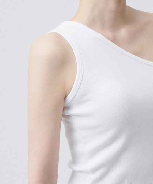 MUSINSA STANDARD WOMAN（ムシンサスタンダードウーマン）の「ウィメンズワンショルダータンクトップ[ホワイト]（Tシャツ/カットソー・レディース・その他・MEDIUM/LARGE/SMALL/X-SMALL）」の5枚目の写真