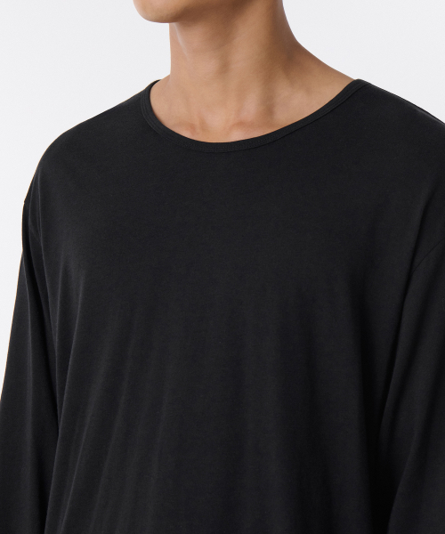 MUSINSA STANDARD（ムシンサスタンダード）の「リラックスドCRスcoopネック長袖Tシャツ[ブラック]（Tシャツ/カットソー・メンズ・その他・SMALL/MEDIUM/LARGE/X-LARGE/XX-LARGE/XXX-LARGE）」の3枚目の写真