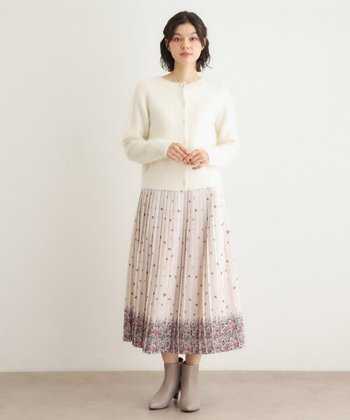 LAURA ASHLEY（ローラアシュレイ）の「【人気デザイン！アルパカ混／ビジュー付き】ニットカーディガン（カーディガン/ボレロ・レディース・サックスブルー/オフホワイト/ライトグレー/パープル/ネイビー・40/38）」の8枚目の写真