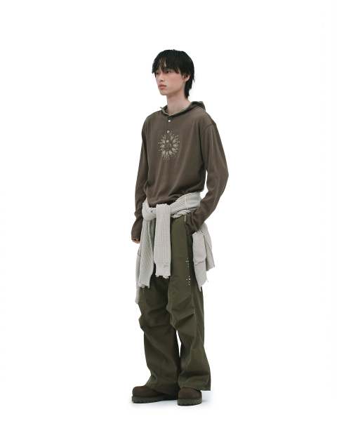 DEFGARMENTS（デフグラメンツ）の「WAFFLE HENLEY NECK HOODED [BROWN]（パーカー・レディース・その他・LARGE/SMALL）」の8枚目の写真