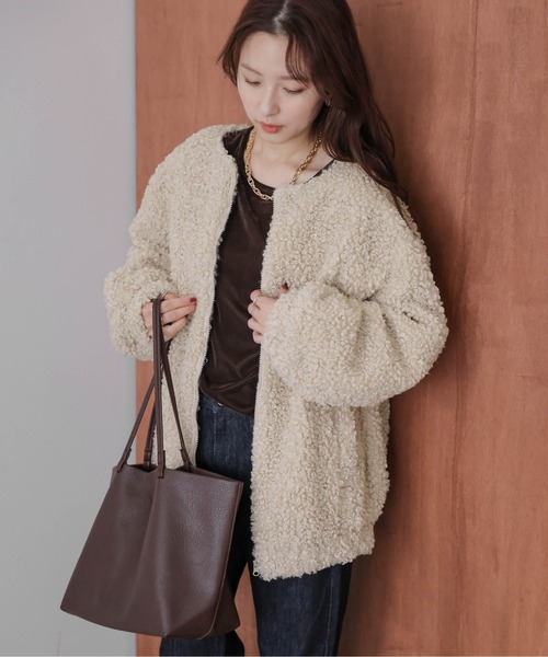 AMELY(エミリー)の「プードルファー ノーカラージャケット(ノーカラージャケット・レディース・ブラック/ベージュ/ホワイト/ブラウン・フリー)」の4枚目の写真
