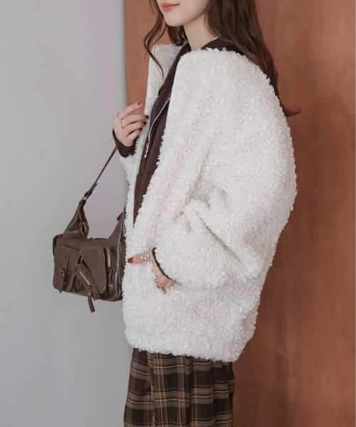 AMELY(エミリー)の「プードルファー ノーカラージャケット(ノーカラージャケット・レディース・ブラック/ベージュ/ホワイト/ブラウン・フリー)」の6枚目の写真