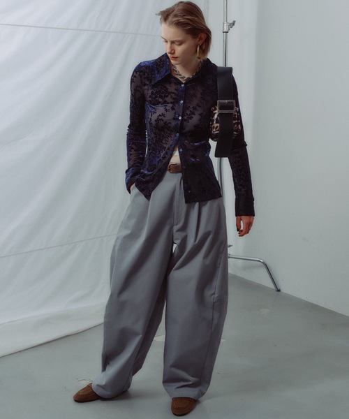 yae（ヤエ）の「Super wide curve pants / スーパーワイドカーブパンツ（その他パンツ・レディース・ネイビー/ライトグレー・38/36）」の3枚目の写真