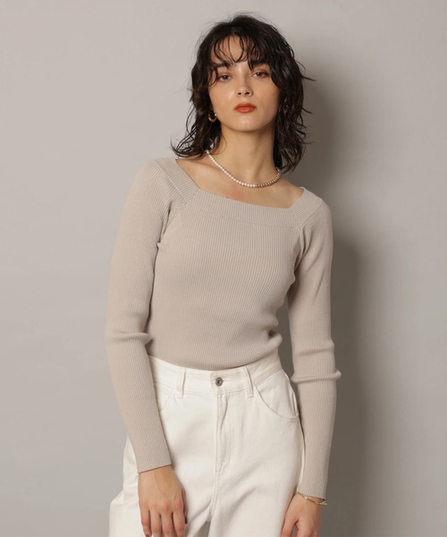 CADUNE（カデュネ）の「デコルテニット（ニット/セーター・レディース・チャコールグレー/ピンクベージュ/ブラック/ホワイト/ベージュ・38）」の4枚目の写真