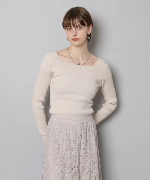 CADUNE（カデュネ）の「デコルテニット（ニット/セーター・レディース・チャコールグレー/ピンクベージュ/ブラック/ホワイト/ベージュ・38）」の5枚目の写真