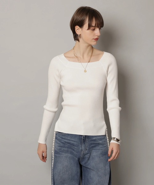 CADUNE（カデュネ）の「デコルテニット（ニット/セーター・レディース・チャコールグレー/ピンクベージュ/ブラック/ホワイト/ベージュ・38）」の2枚目の写真