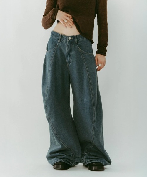 Knuth Marf(クヌースマーフ)の「tuck design denim pants(デニムパンツ・レディース・インディゴブルー/ブラック・XS/S)」の1枚目の写真