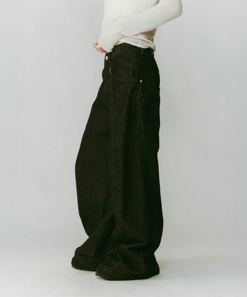 Knuth Marf(クヌースマーフ)の「tuck design denim pants(デニムパンツ・レディース・インディゴブルー/ブラック・XS/S)」の4枚目の写真