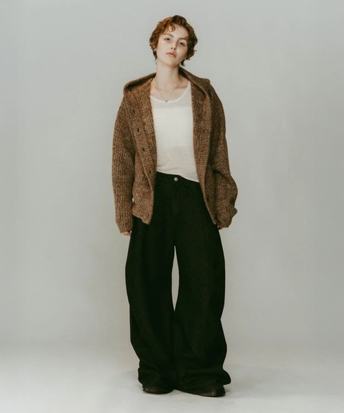 Knuth Marf(クヌースマーフ)の「tuck design denim pants(デニムパンツ・レディース・インディゴブルー/ブラック・XS/S)」の6枚目の写真