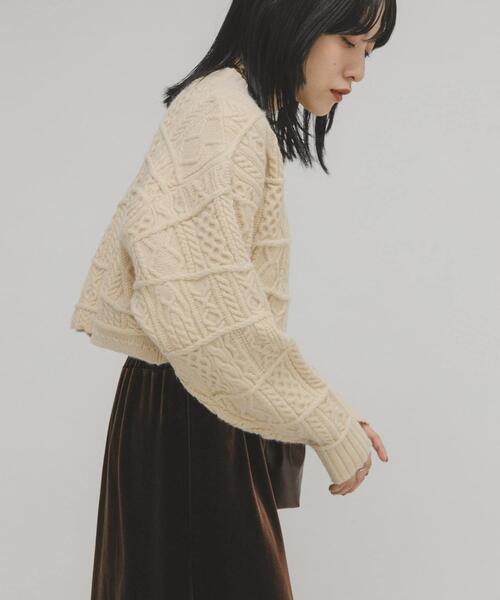KBF（ケイビーエフ）の「MIXケーブルショートニット（ニット/セーター・レディース・グレー/ベージュ/ブラウン・ONE）」の3枚目の写真