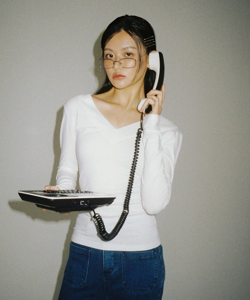 SALON DE YOHN(サロンドヨーン)の「V-neck Basic T_ White(Tシャツ/カットソー・レディース・その他・MEDIUM/LARGE/SMALL)」の6枚目の写真