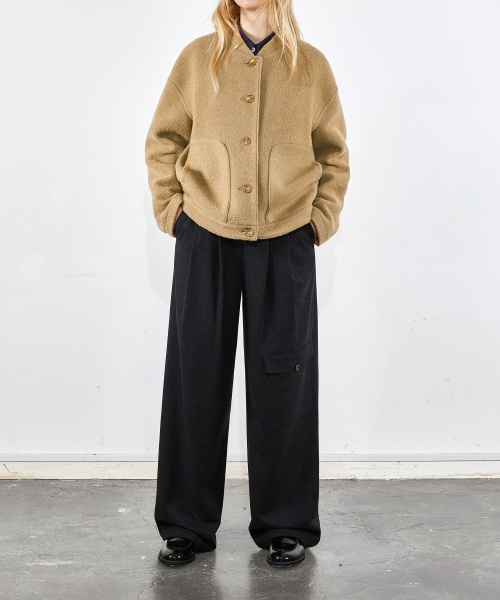 VOYONN(ボヨン)の「ボンバージャケットウールリングベージュ0084(チェスターコート・レディース・Beige・LARGE/MEDIUM)」の4枚目の写真