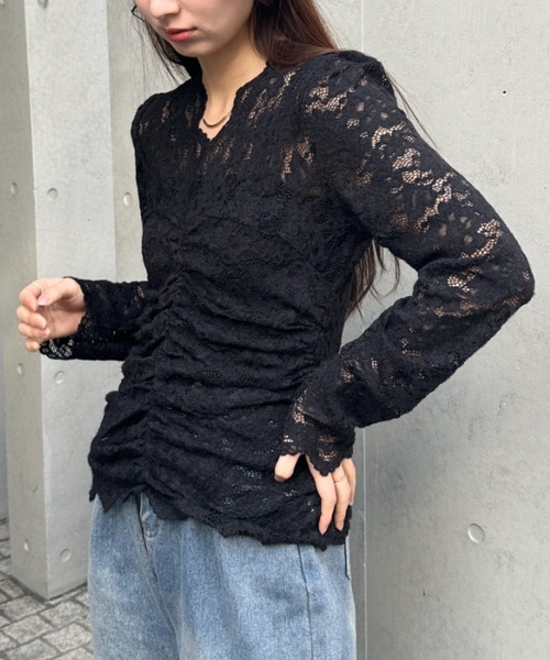 MYMOOD.(マイムード)の「花柄レースVネックカットソー(Tシャツ/カットソー・レディース・アイボリー/ブラック・FREE)」の2枚目の写真