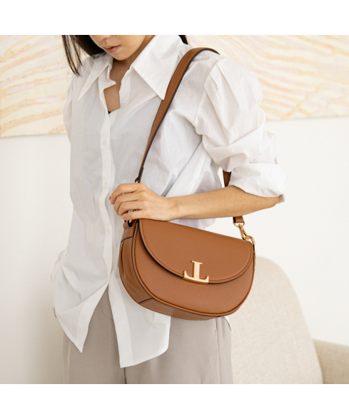 LYUNANLYUNA(ルナエヌルナ)の「Rune 5 Way Women's Saddle Leather Crossbody Bag(メッセンジャーバッグ・レディース・ブラック/グリーン/アイボリー/ダークグレー/タン/ライトピンク・FREE)」の9枚目の写真