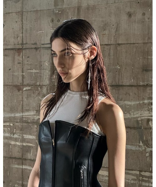 JOHN LAWRENCE SULLIVAN（ジョンローレンスサリバン）の「KNIFE EAR CUFF（イヤーカフ・メンズ・シルバー・ONE SIZE）」の2枚目の写真