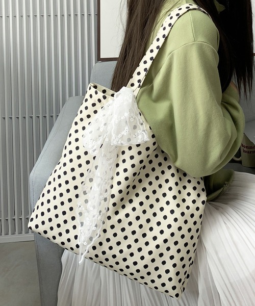 meJane（ミージェーン）の「リボン柄＆ドット柄レースアクセント トートバッグ（トートバッグ・レディース・ホワイト系/ブラック系・FREE）」の2枚目の写真